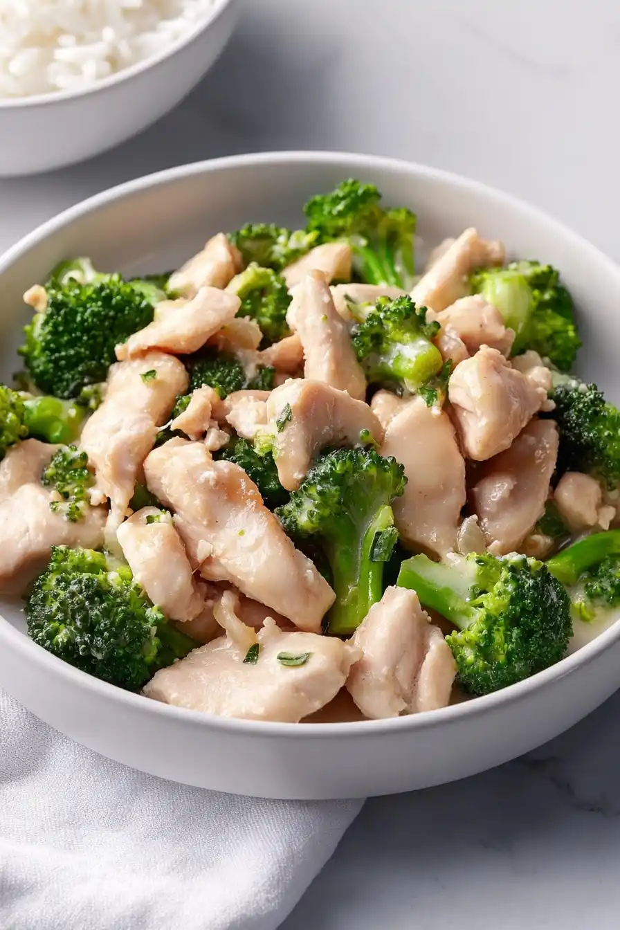 Delicious Chicken and Broccoli with White Sauce