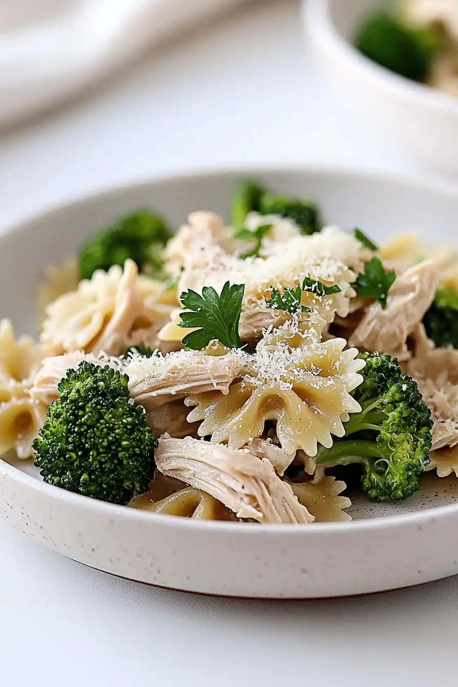 Quick Crockpot Chicken and Broccoli Alfredo