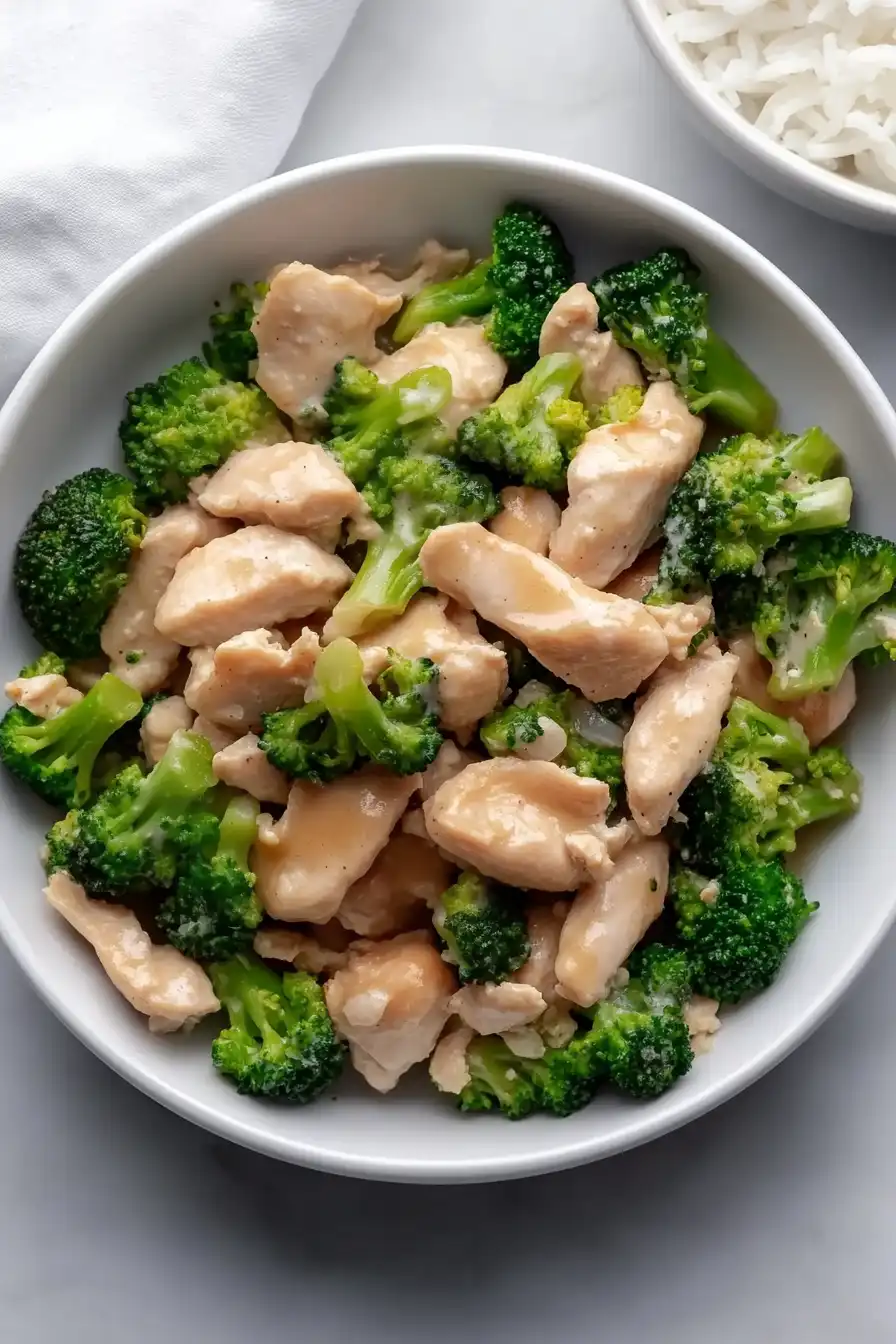 Delicious Chicken and Broccoli with White Sauce