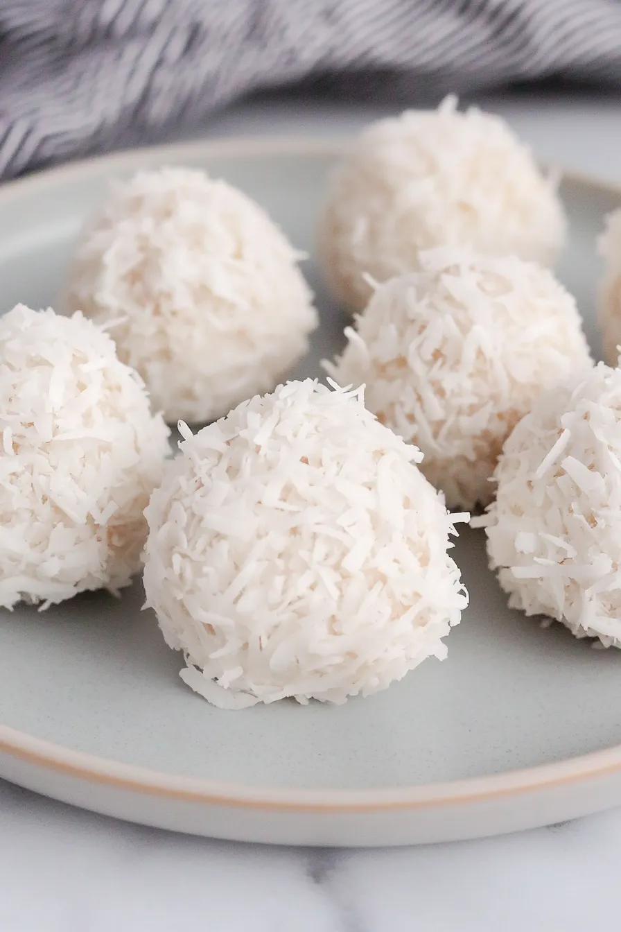 Juicy Easter Coconut Cake Balls