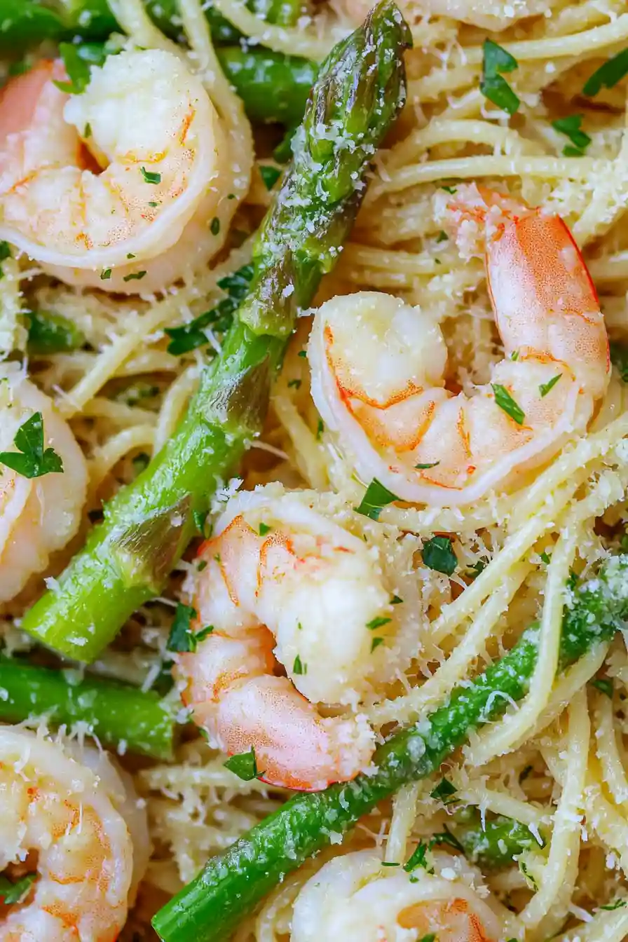 Juicy Shrimp and Asparagus Pasta