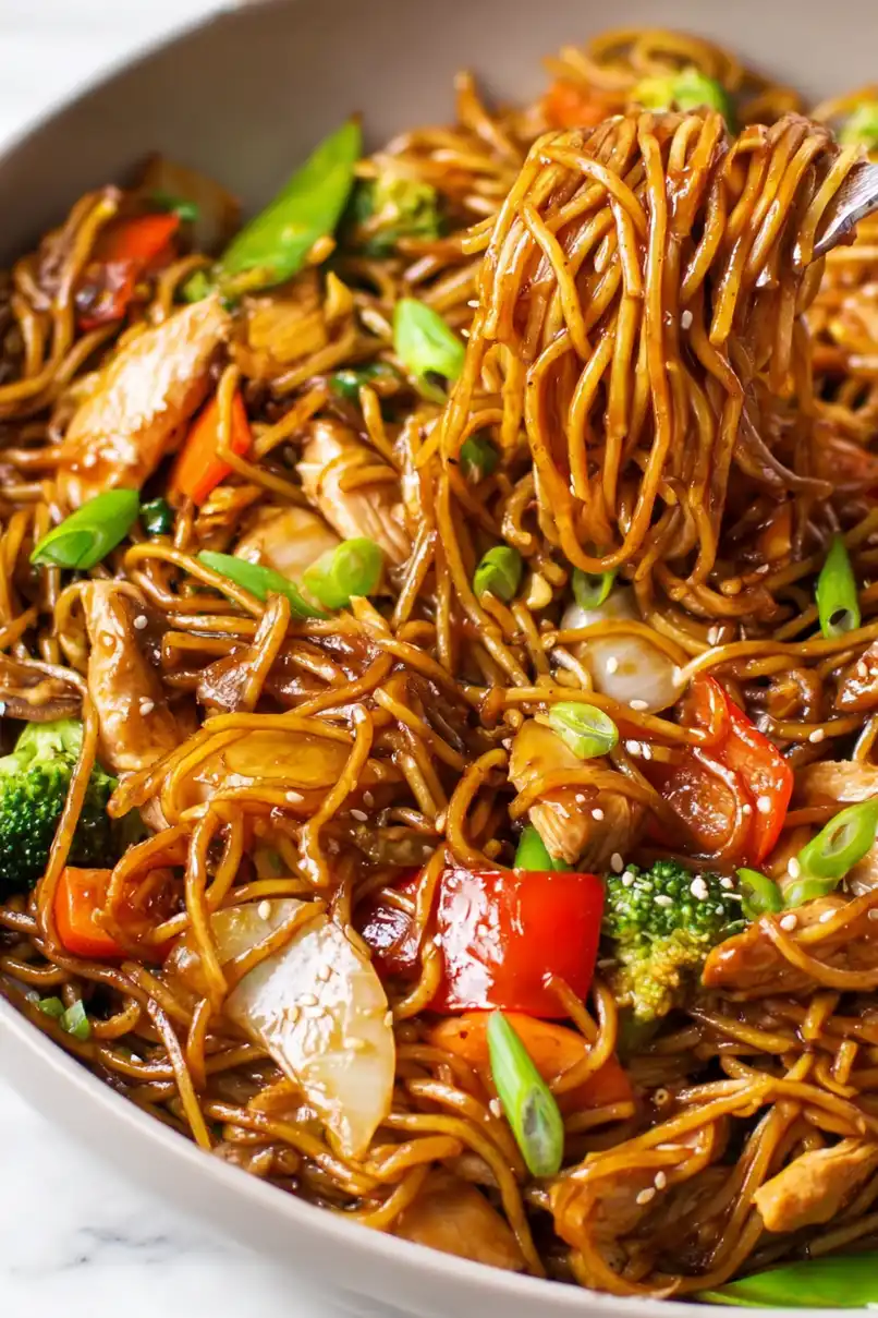 Easy Crockpot Chicken Lo Mein