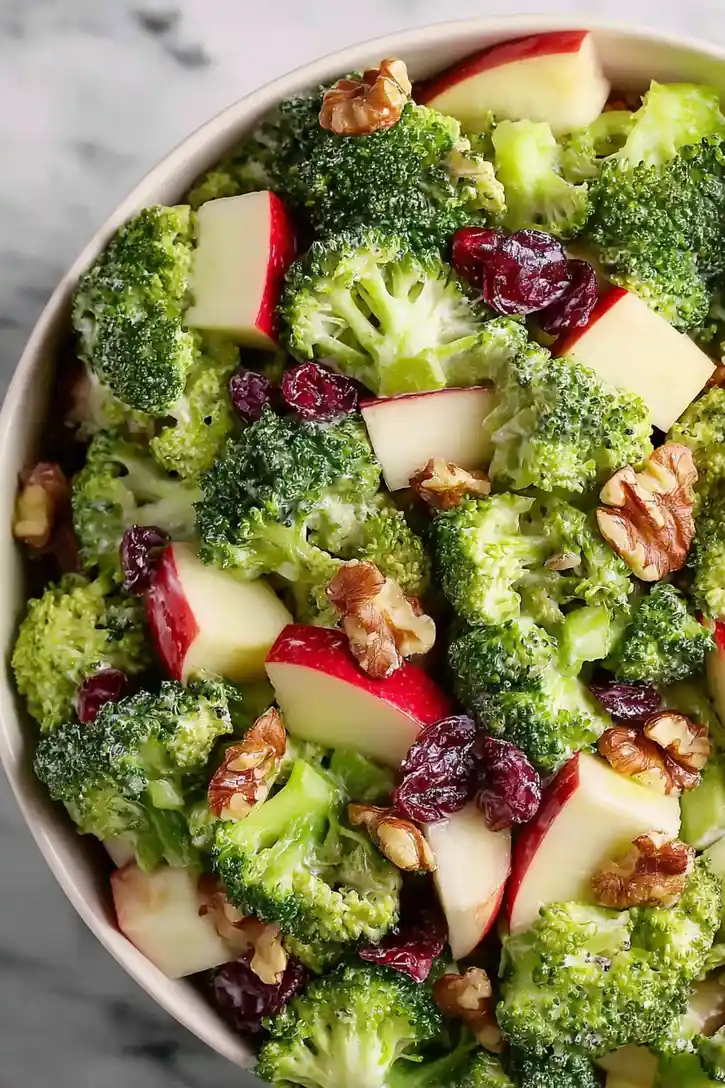 Refreshing Broccoli Salad with Apples and Cranberries